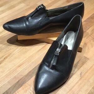 Tahari Dominique Black Low Wedge Heel Shoe Size 7